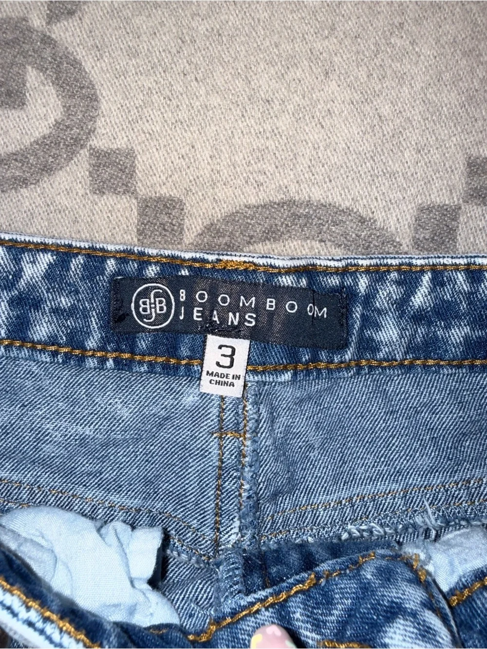 Metal Stud Embellished Distressed Denim Shorts - Picture 3 of 10